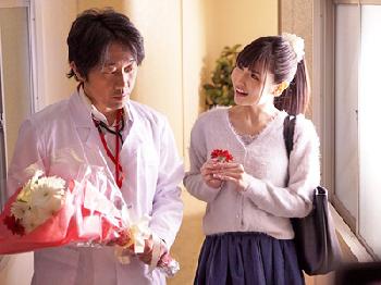 父のお見舞いに行った先の医師にストーカーされ犯される女子大生