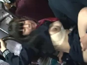 車内で痴漢に駅弁性的凌辱される女子校生