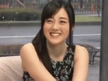 チェリーボーイのカッチカチにイキり勃ったペニスに性衝動に駆られた素人娘