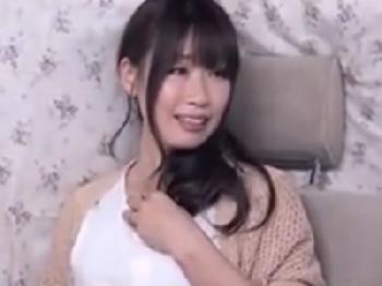 SEX展開に戸惑うナンパした人妻を一気に押して中出し交尾