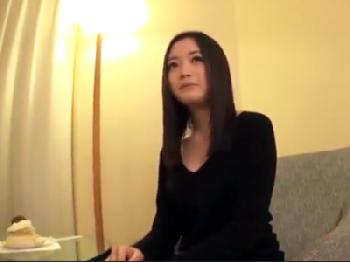 清楚な美貌の人妻に精液避妊具未装着で膣内射精