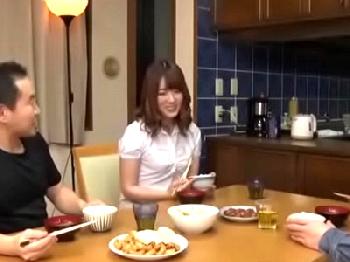 親父の再婚相手が魅力的過ぎて近親性交に踏み切った息子