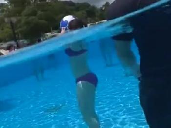 プールで白昼に公然と婦女暴行!!水の中で逃げられず膣内射精された女子