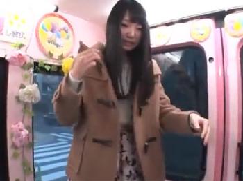 貧乳な黒髪ロング女子大生がエロ企画の雰囲気に流されて即挿入開始