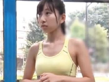 部活帰りの貧乳女子大生をマジックミラー号に乗車させて淫猥なマッサージからの否応なしに種付けW