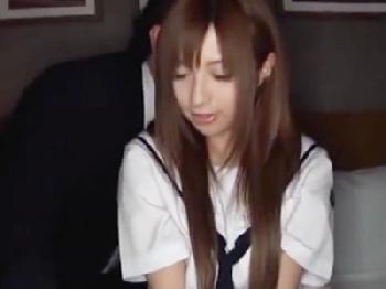 援交大好き女子校生・成瀬心美ちゃんが中年男のイチモツに犯されるホテル性交