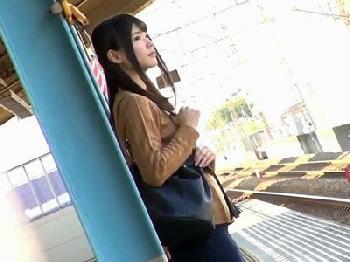 駅で見つけたとても綺麗な女子大生を電車内まで尾行→そのまま痴漢婦女暴行!!