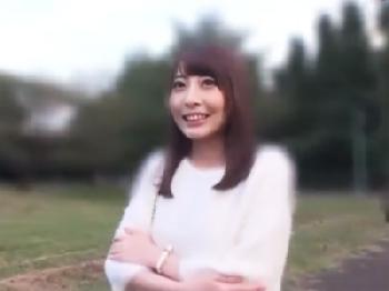 お淑やか美女がAV初出演で密度の濃い精液抜きにかかる