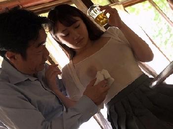 近所に住む変態親父たちに好き放題性調教を受ける童顔巨乳ちゃん