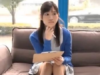 貧乳の清楚お姉さんが初の巨根挿入に堪らずノックアウト絶頂