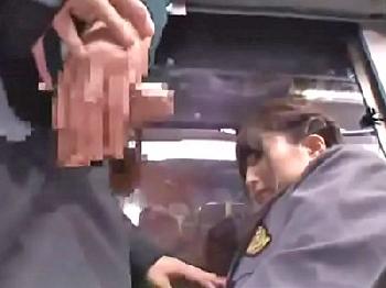 バス内で陰茎を見せつけられ犯される女子校生