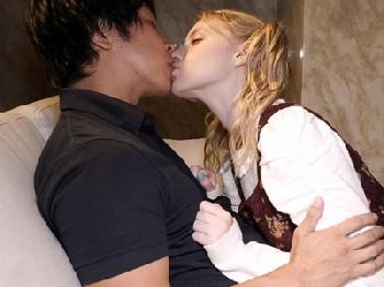 笑顔でハメ撮りされる美麗乳房の素人とお風呂で恋人性交