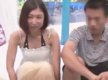 海水浴場でナンパしたカップルの彼女に中出し