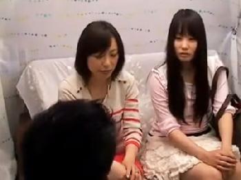 素人お姉さんがナンパ男の作り出した流れに逆らえずにコンドーム非装着の膣内射精交尾