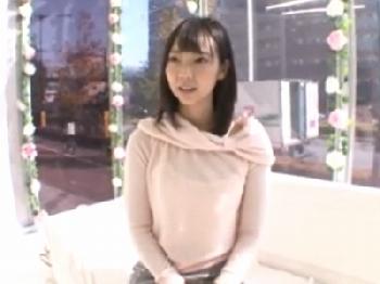 謝礼に負けて唐突な挿入も受け入れてしまう女子大生