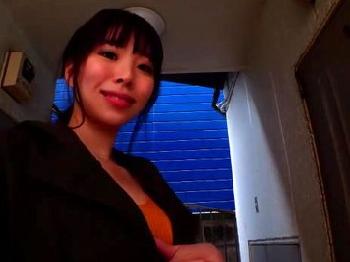 夫より年下の男根をえげつない舌使いで嬉しそうに味わう色情狂人妻