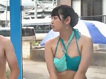 実は女友達に気のある男がマジックミラー号マッサージに便乗して膣射性交