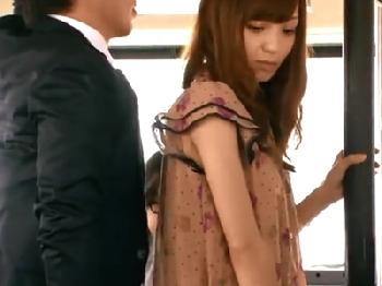 冷酷無慈悲な痴漢に襲われて抵抗できずに婦女暴行されたお姉さん