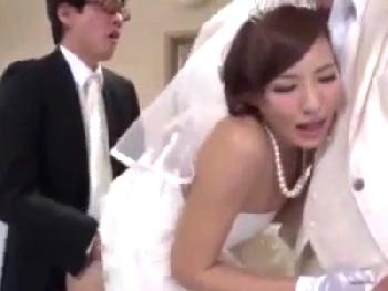 結婚式会場で始まる公開肉親性交花嫁も親戚も見ている中で証明される壮大な家族愛