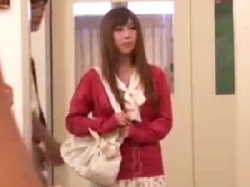 学校に取材にきたとても綺麗なレポーターが不良生徒に捕まり性的凌辱される!!