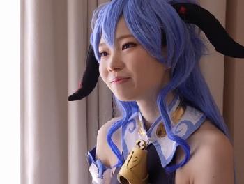 素でキュートな美少女コスプレイヤーがまさかの性交オフ会→オヤジカメラ小僧の精子をたっぷり注ぎ込まれる膣射SEX