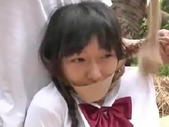 品行方正な三つ編み女子校生を山林に拉致って輪姦凌辱