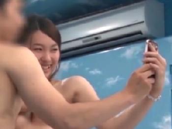 SEXになると汐らしくなって後輩と性行為する美女会社員