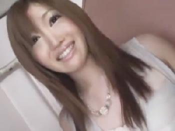 巨乳の若妻が他人棒を公衆便所でフェラチオご奉仕!!