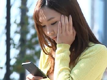 出勤中にバス内で痴漢性的凌辱されるスレンダーOL