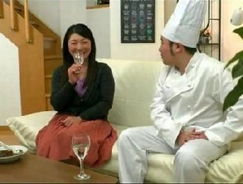 最近ご無沙汰な熟女を家に招いて盗撮成功!!持て余した性的欲望で連続昇天する猥褻マダム