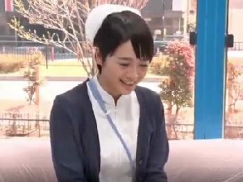 男性の身体的なお悩み相談を聞いて連れてこられたナースがマジックミラー号セックス