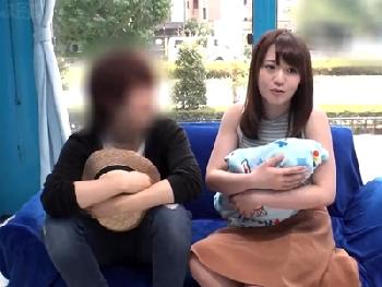 子持ち素人人妻にマジックミラー号で避妊具未装着で膣内射精!!