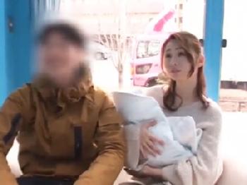 産後なのにスレンダーな身体の綺麗な人妻がマジックミラー号での不貞交尾で恍惚エクスタシー披露