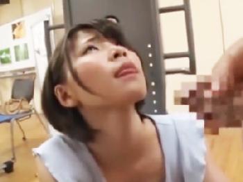 ナンパした人妻の手足を拘束し電動マッサージ器を当てたら大失禁!!巨根露出したら目が虚ろになり挿入切願W