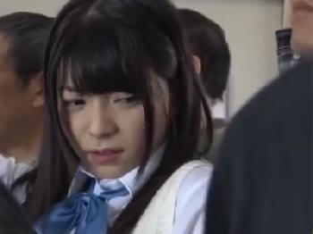 制服姿の美少女女子校生が痴漢男に精液ぶっかけられて苦い顔