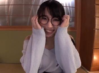 眼鏡が凄くキュートな童顔美少女が何度も連続昇天させられるトランス絶頂