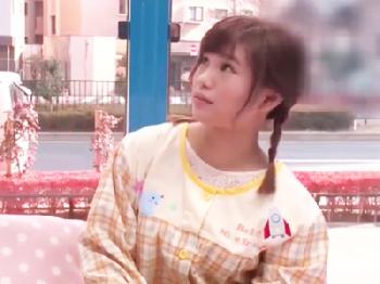 童貞に少々引きつつも筆おろししてくれた超キュート保育士さん