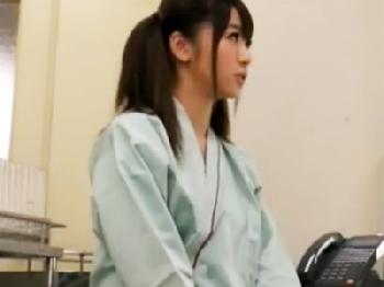 検査と偽って無知なベビーフェイス美少女を診察台に乗せ中出しキメるクズ医者