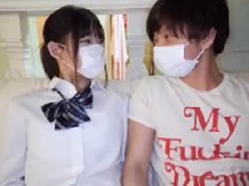 彼氏に見守られながら他人棒に喘ぐ愛らしい彼女