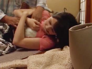 不意に押し倒され避妊無しで無茶苦茶に犯されるとても綺麗な若妻