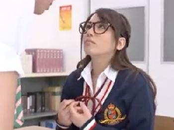 生徒会長に任命された超キュート女子校生→学校を変えるため至る所でゴムなし交尾