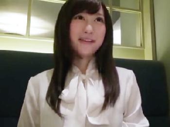 性的欲望が爆発寸前のマダムが若い男と溺れる浮気性交