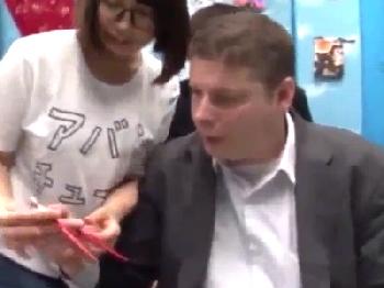 秋葉原系のおとなしい素人さんがナンパされて…成り行きに逆らえず即挿入