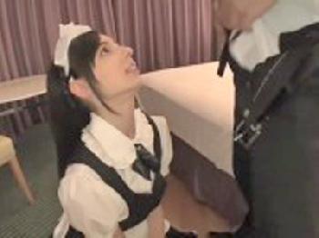 小柄で清楚な美少女メイドが白ニーソM字開脚で突き上げられて恍惚絶頂