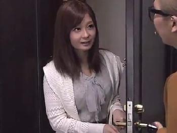 人気女優がストーカーに襲われる!!