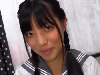 爆乳の童顔女子校生が中年男の男性器をご奉仕パイズリ→コンドーム非装着で孕ませ交尾で妊娠W