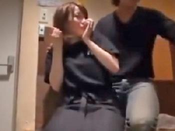 スレンダー美女の葵つかさに騎乗位で本気責めされてペニス耐えきれずに精液発射