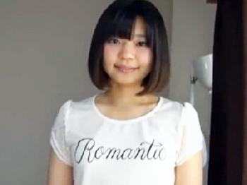 シンガーソングライターを目指す素人美少女の陰毛がないワレメにコンドーム未装着で孕ませ射精