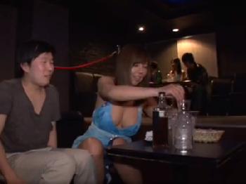 本番ありのオッパブと噂の店に潜入しハッスルタイムに隠れて中出し