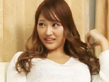 姉ちゃんに頼んで筆おろしして貰った弟が密かにゴムを外して避妊具なしで直射精